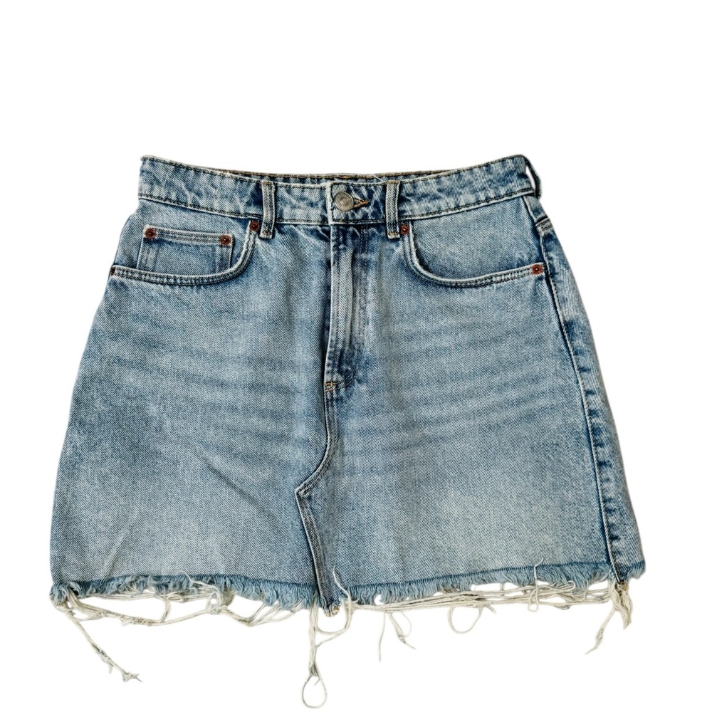 Zara Denim Mini Skirt Light Wash Blue Distressed Size M High Waist Frayed Hem
